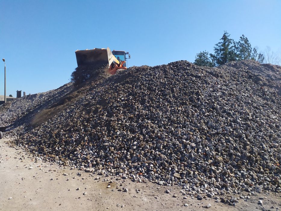 Piasek, gruz kruszony, kruszywo, kruszbet, transport, wywrotka, drogi