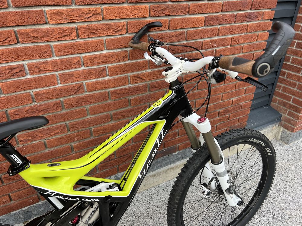 Двопідвіс Carbon Scott