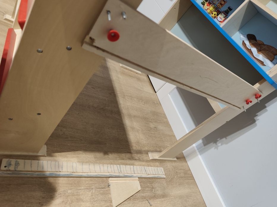 Drewniany sklep Lidl