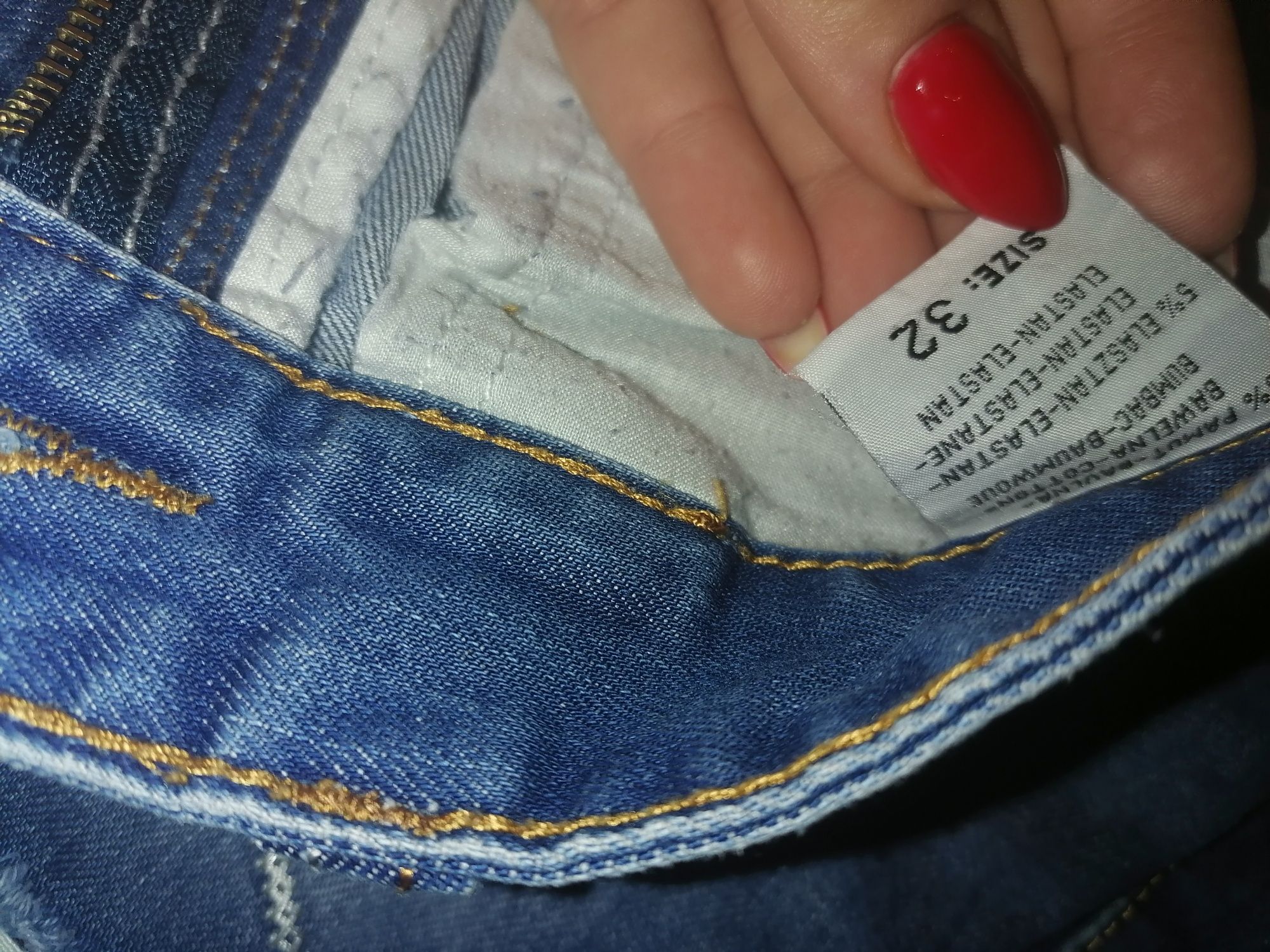 Spodnie jeansy z dziurami