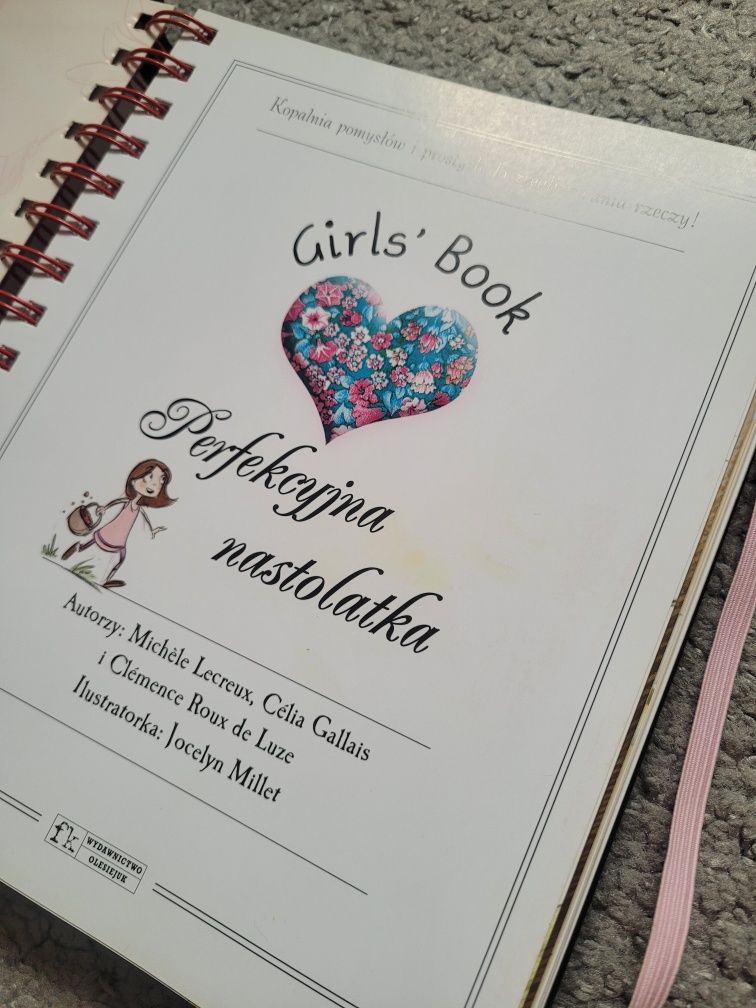 Girls' Book: Perfekcyjna nastolatka