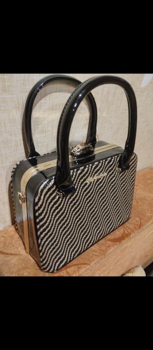 Сумка лакированная