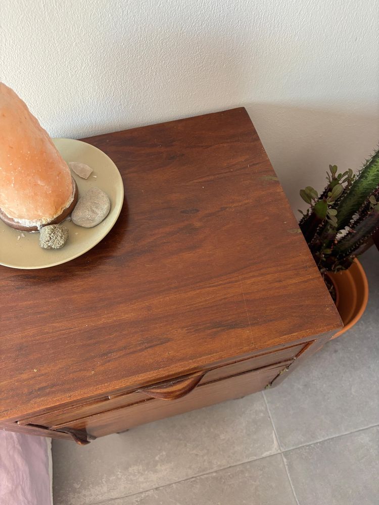 Mesa de cabeceira estilo olaio