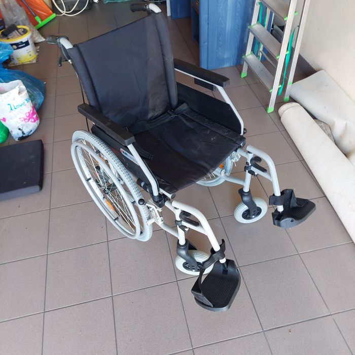 Nowy wózek inwalidzki składany