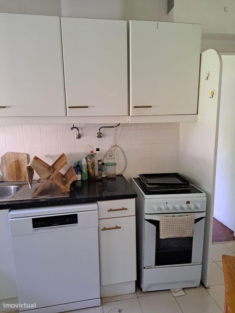 800400 - Quarto individual agradável em Oeiras