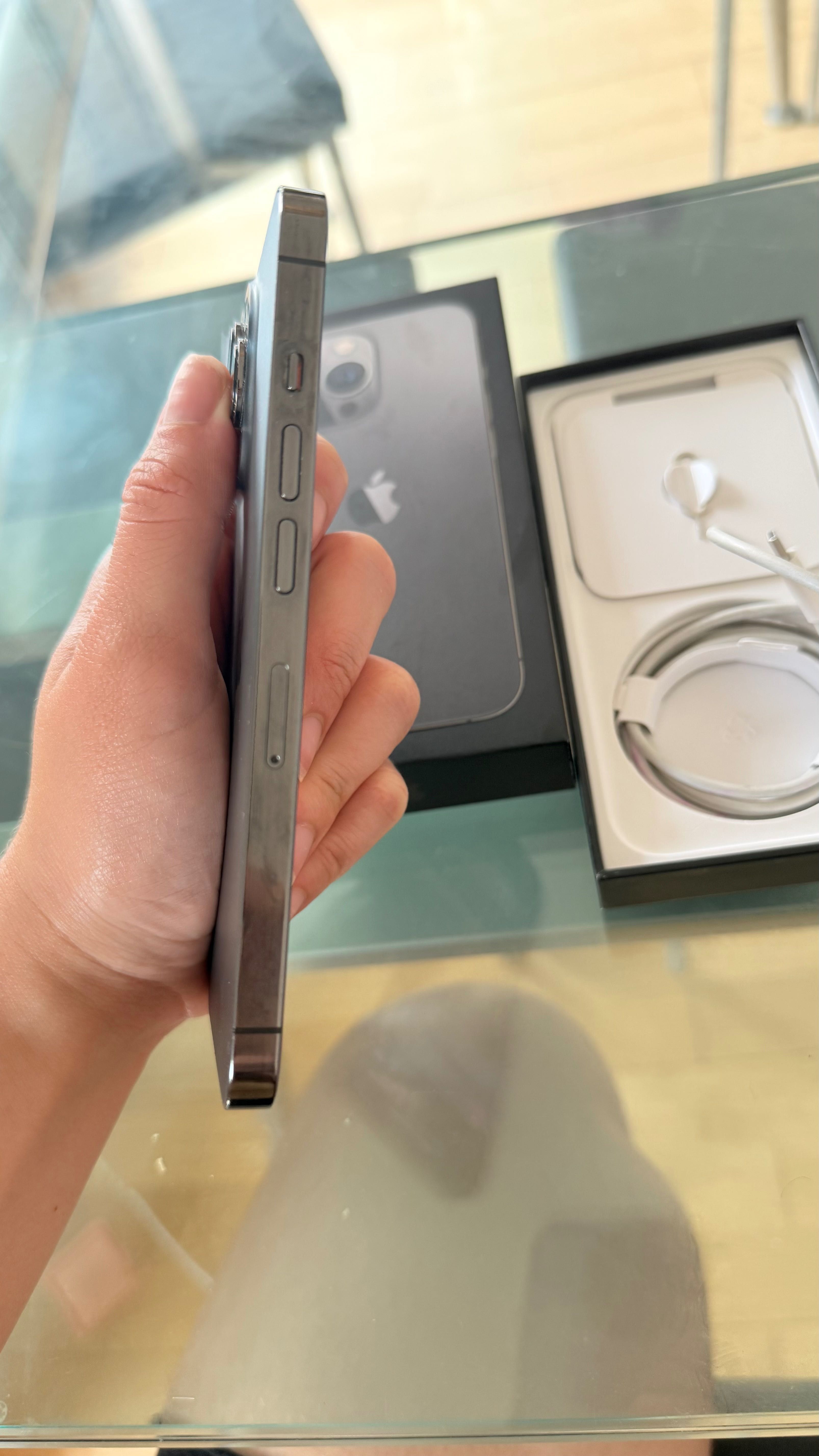 iPhone 13 Pro com acessórios e Cupom Fiscal