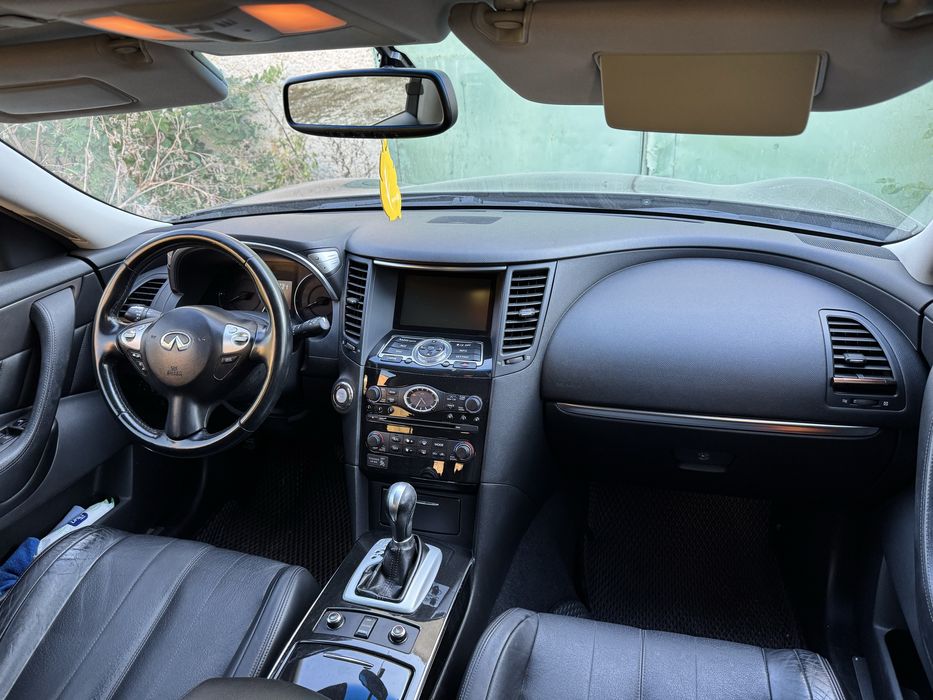 Infiniti QX70 3,7 газ/бенз 2013