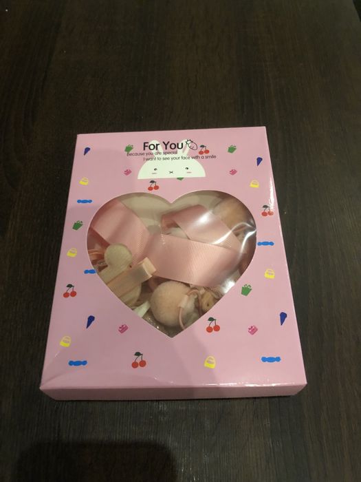Mini box prezentowy spinki/gumki do włosów dla dziewczynki 48tknu