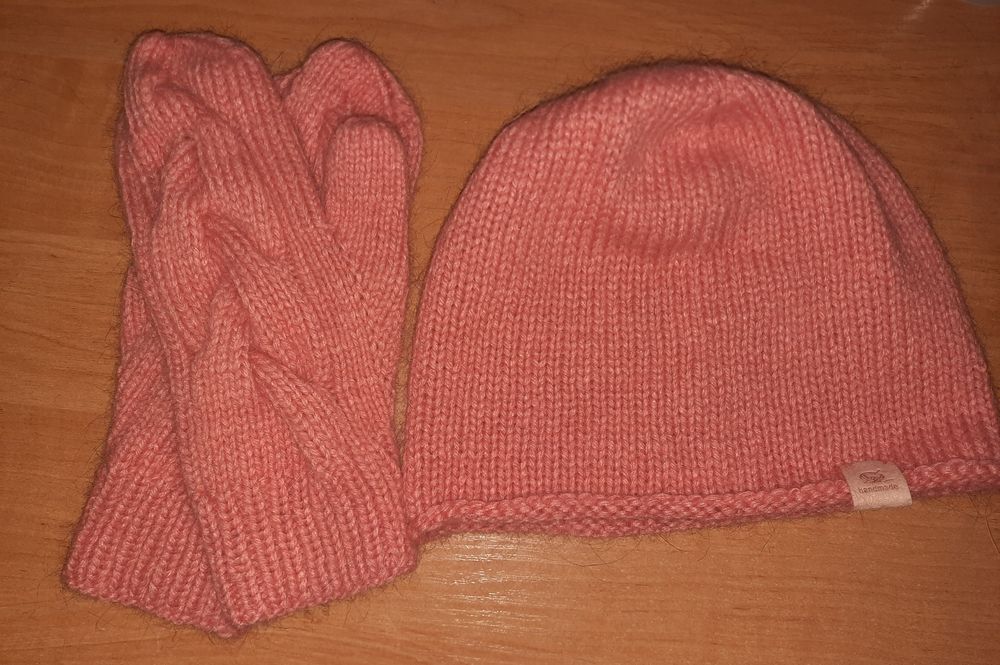 Продам ангоровий комплект (шапка+рукавиці)
