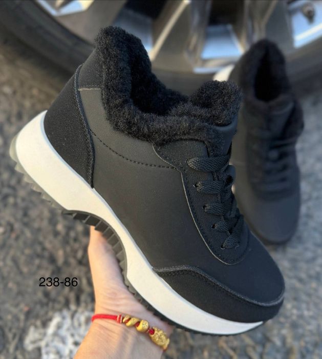 Жіночі зимові кросівки з натураної замші 41 р.