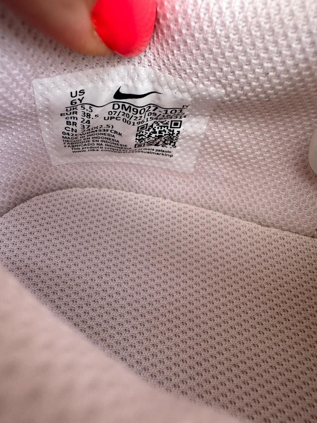 Nowe sneakersy Nike Omni Multi-Court GS białe beżowe 38,5