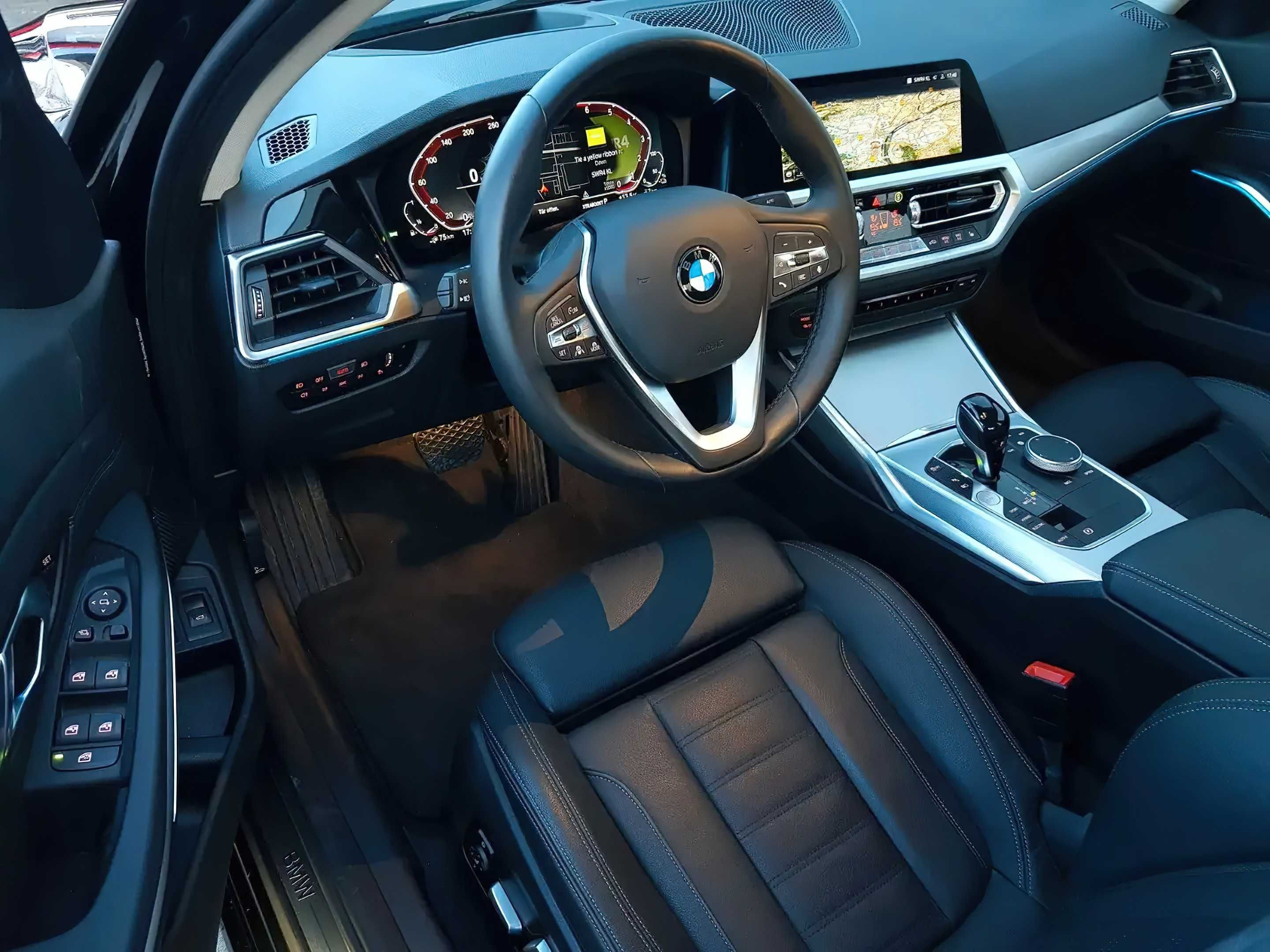 BMW     330E 2020