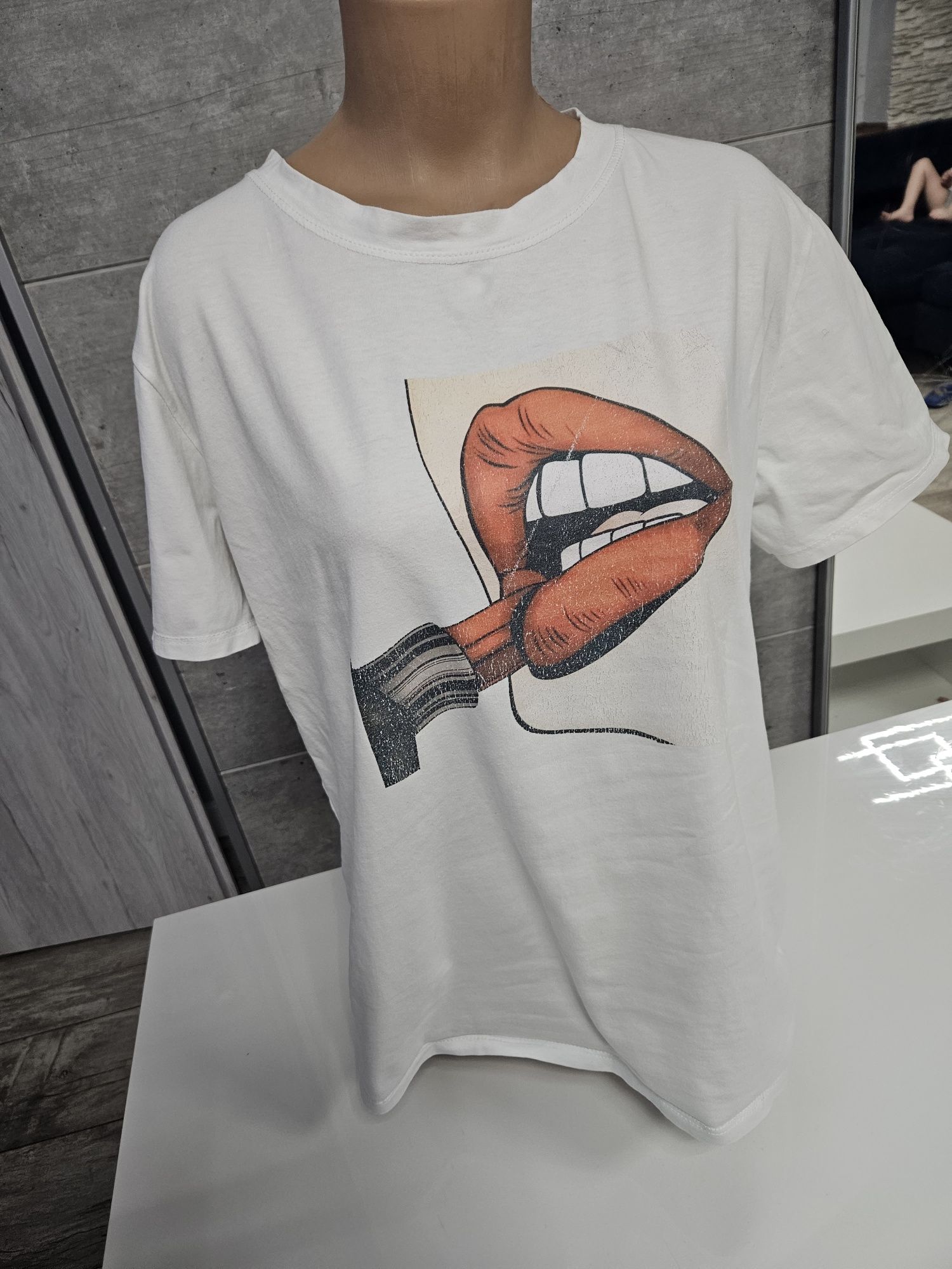 T - shirt oversize z ustami New Collection