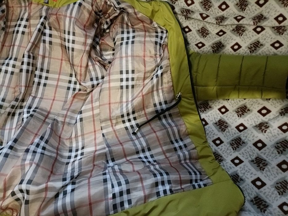 Зимова жіноча куртка