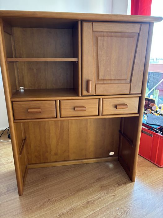 Secretaria com aparador