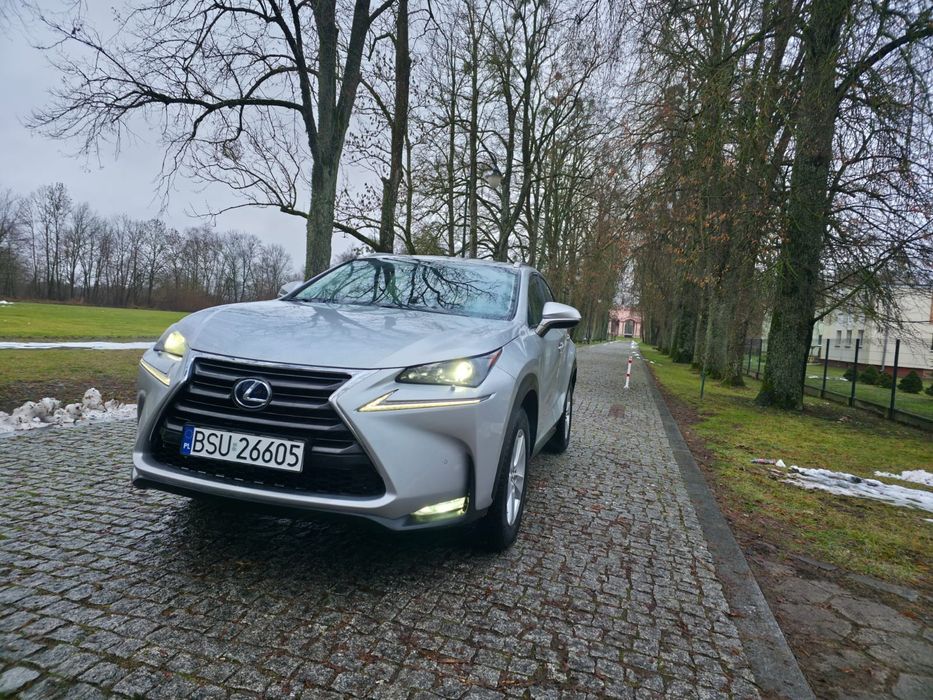 Lexus nx300h stan b.dobry