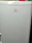 Arca  congeladora  vertical Indesit