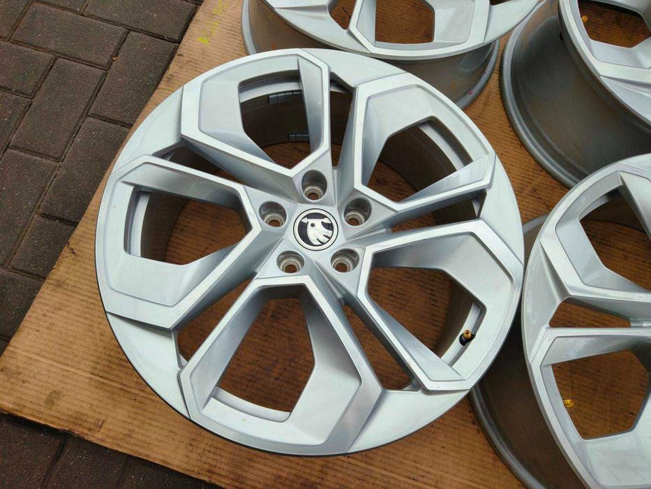 5x112 Alufelgi R19 Skoda Ocatvia III IV RS Superb A3 8V Golf ET48 NOWE