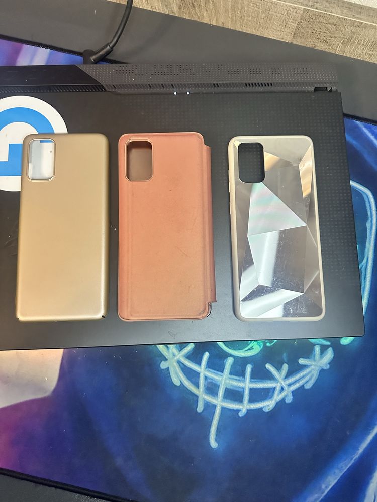 Samsung S20+.
