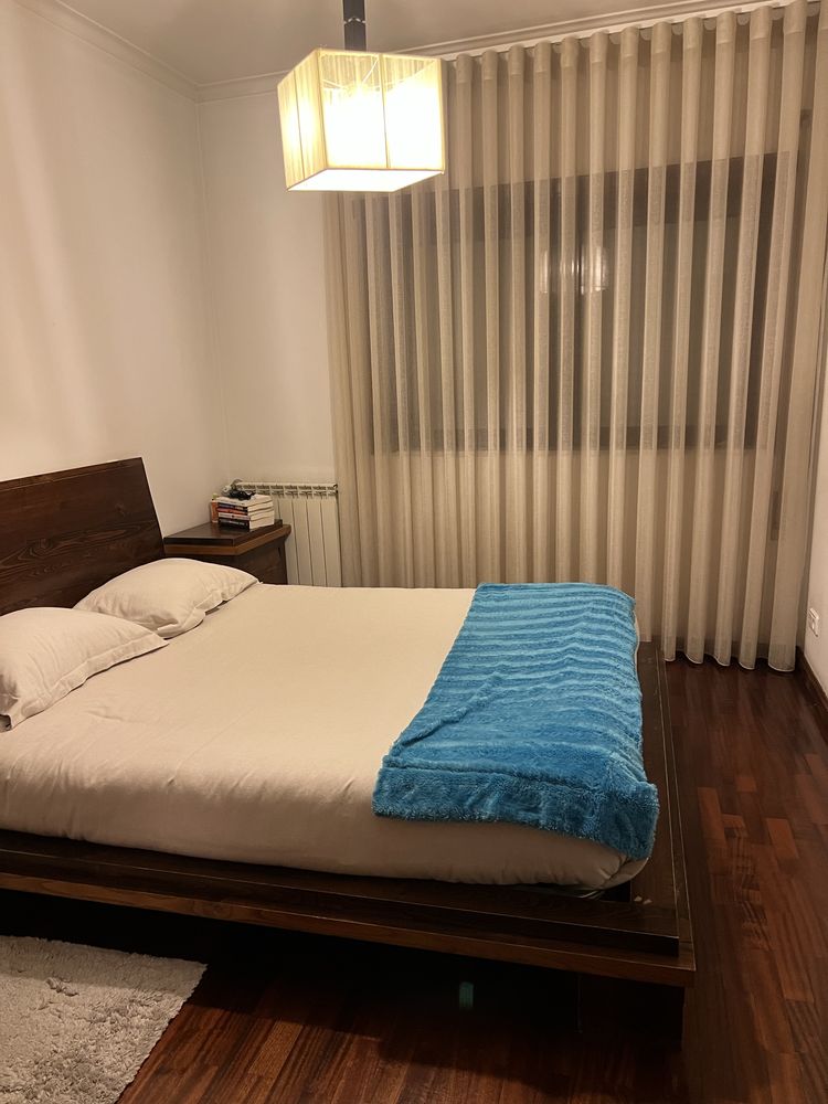 Cama de Casal  + Mesa Cabeceira