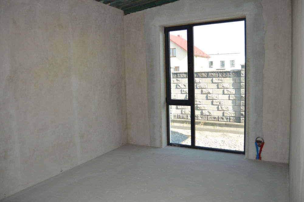 Будинок з фальцевим дахом та панорамним заскленням 75м² та 4 сот Тинне