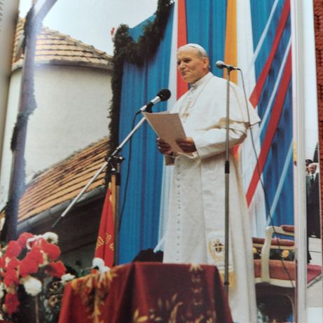 "W pielgrzymce do ojczystej ziemi" Książka o Papieżu