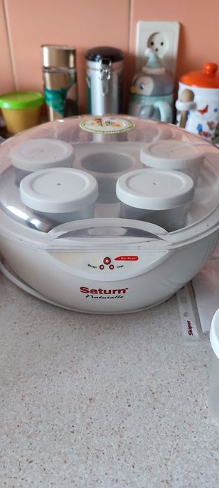 Йогуртниця в робочому стані