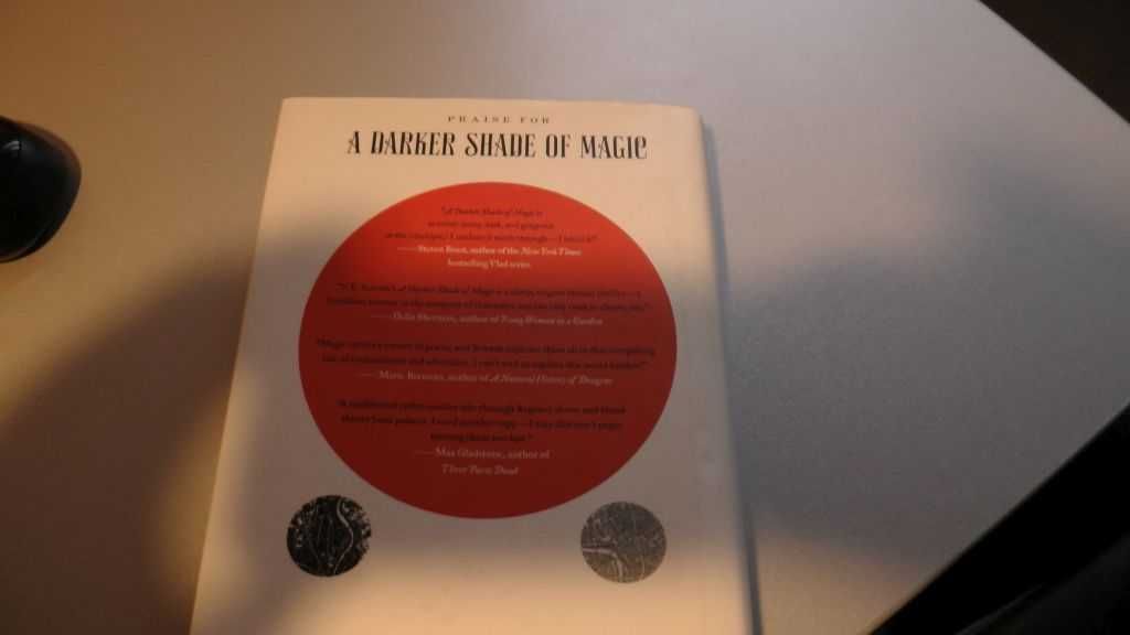 jęz ang V.E.Schwab A darker shade of magic tom 1