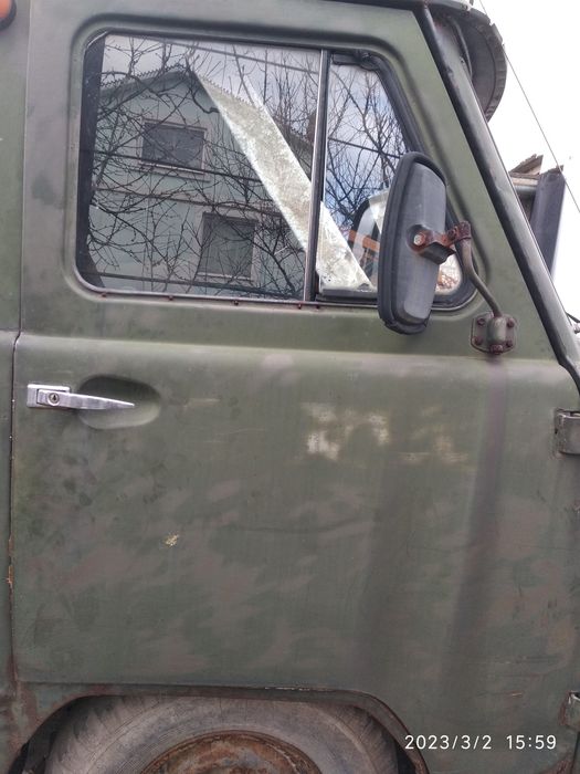 Продам левую дверь б/у на УАЗ-452