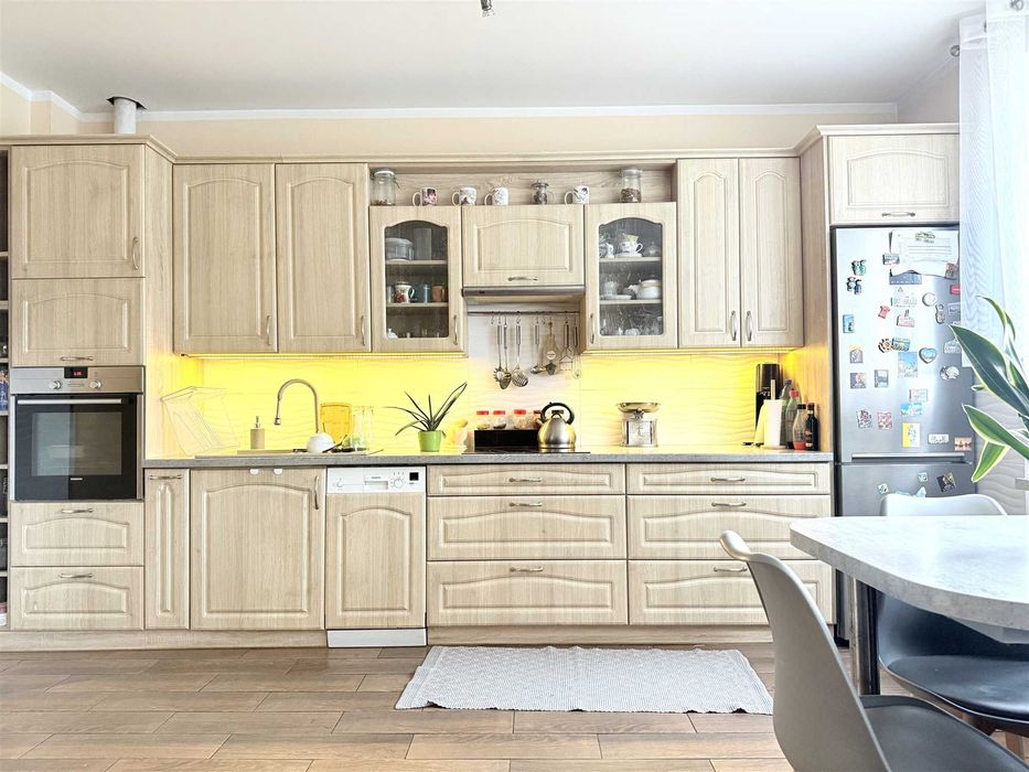 Dom mieszkalny z garażem/działka inwestycyjna po komisie samochodowym