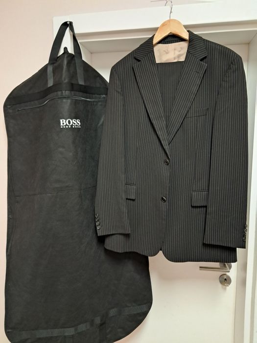 Blazer risca de giz hugo boss. Número 50