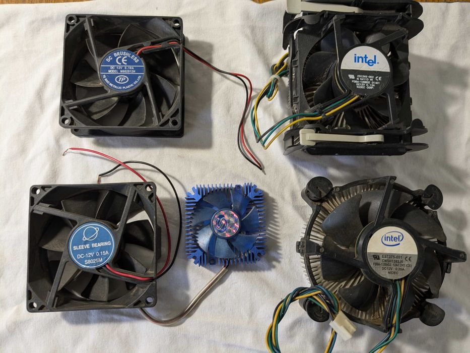 Вентилятор  12 вольт.