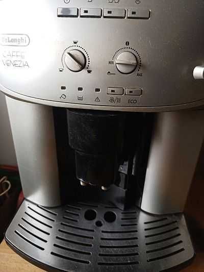 Ekspres do kawy ziarnistej i mielonej  Delonghi Caffe Venezia automat