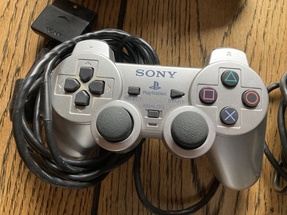 Zestaw Playstation 2, 3 pady, adapter, okablowanie, zasialcz