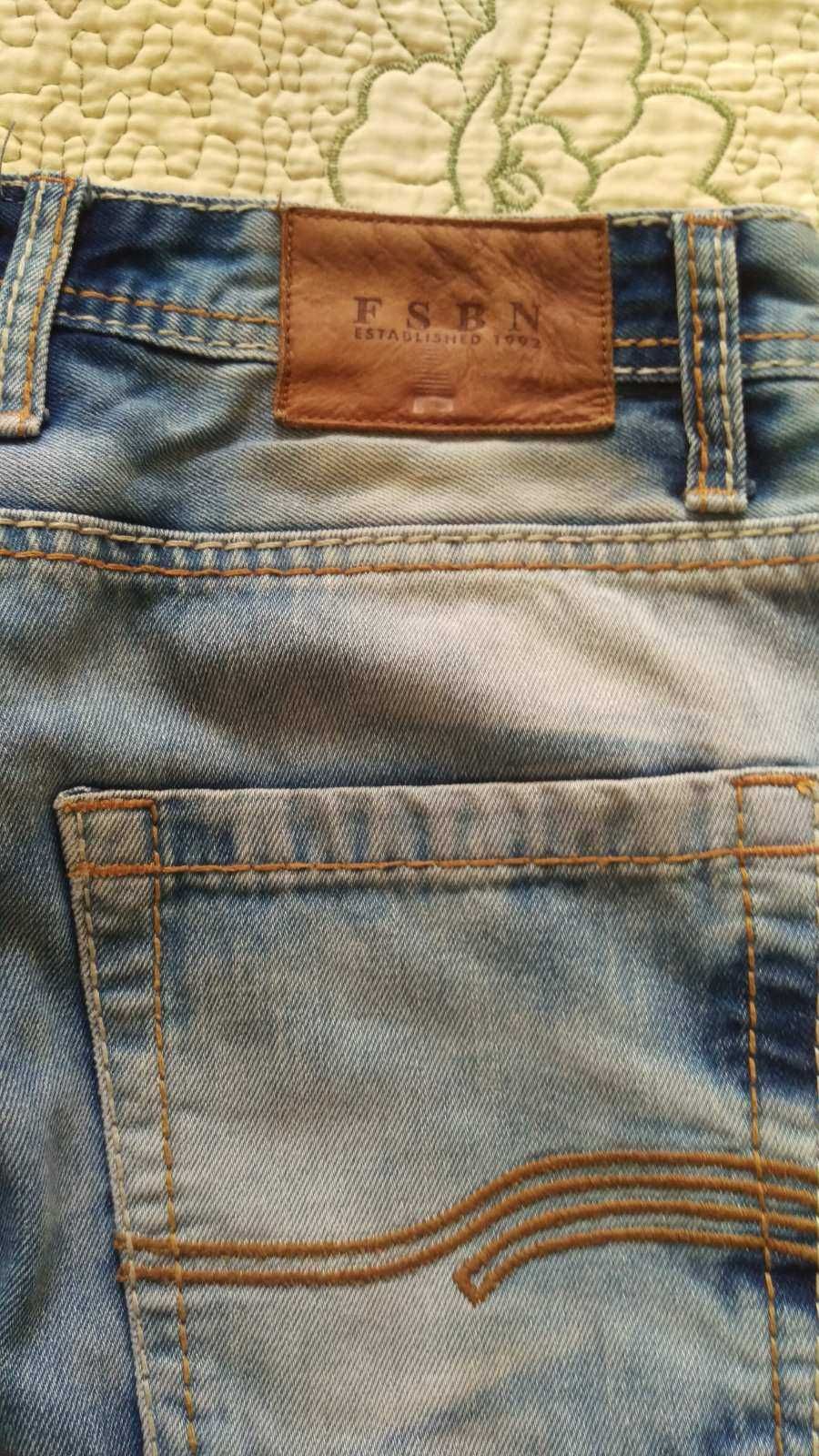 шорты джинсовые подросток состояние новых,хлопок размер 44 или S