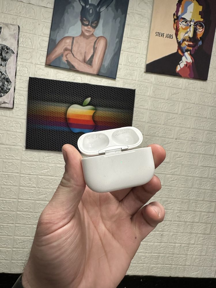 Продам кейс airpods pro 2 original б/у