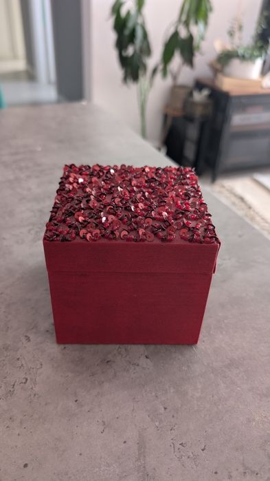 Szkatułka ozdobna czerwona