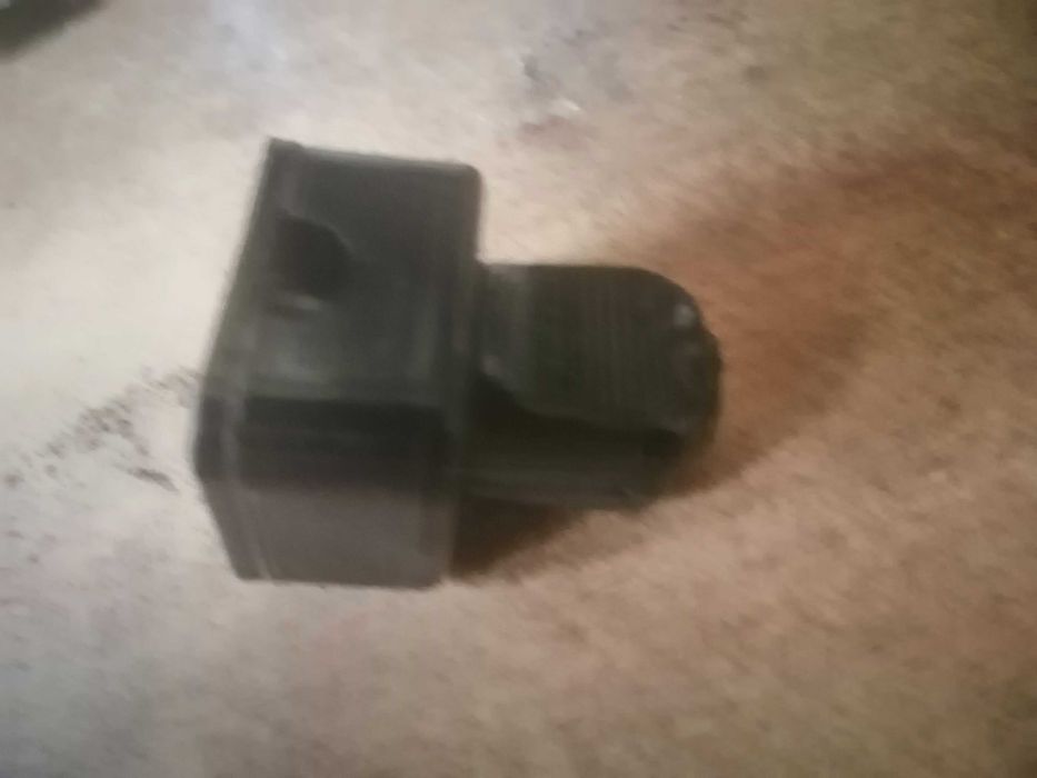 Продам  советскую ( послевоенную)  вилку с розеткой для радиоточки