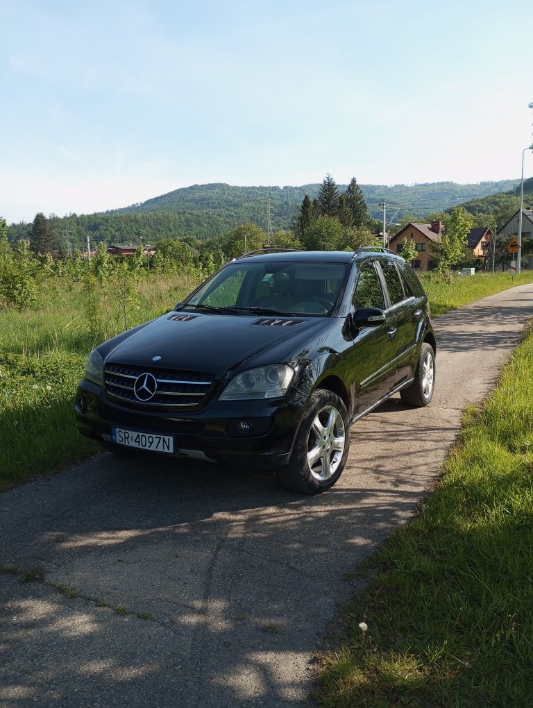 Mercedes ML terenowy 4 x 4 diesel