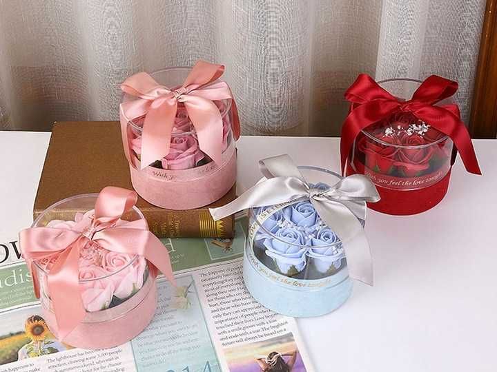 Flower Box – Aksamitne Pudełko z Mydlanymi Różami