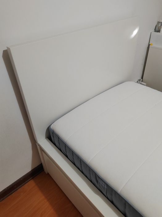 Cama de solteiro (90 x 200) com colchão de molas