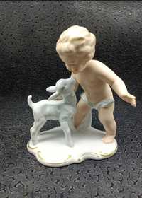 Porcelanowa figurka Walendorfa przedstawiająca chłopca z kozą