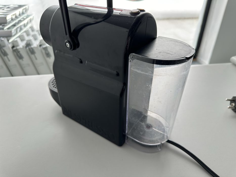 Máquina De Café Nespresso Delonghi En80.B Inissia Preto