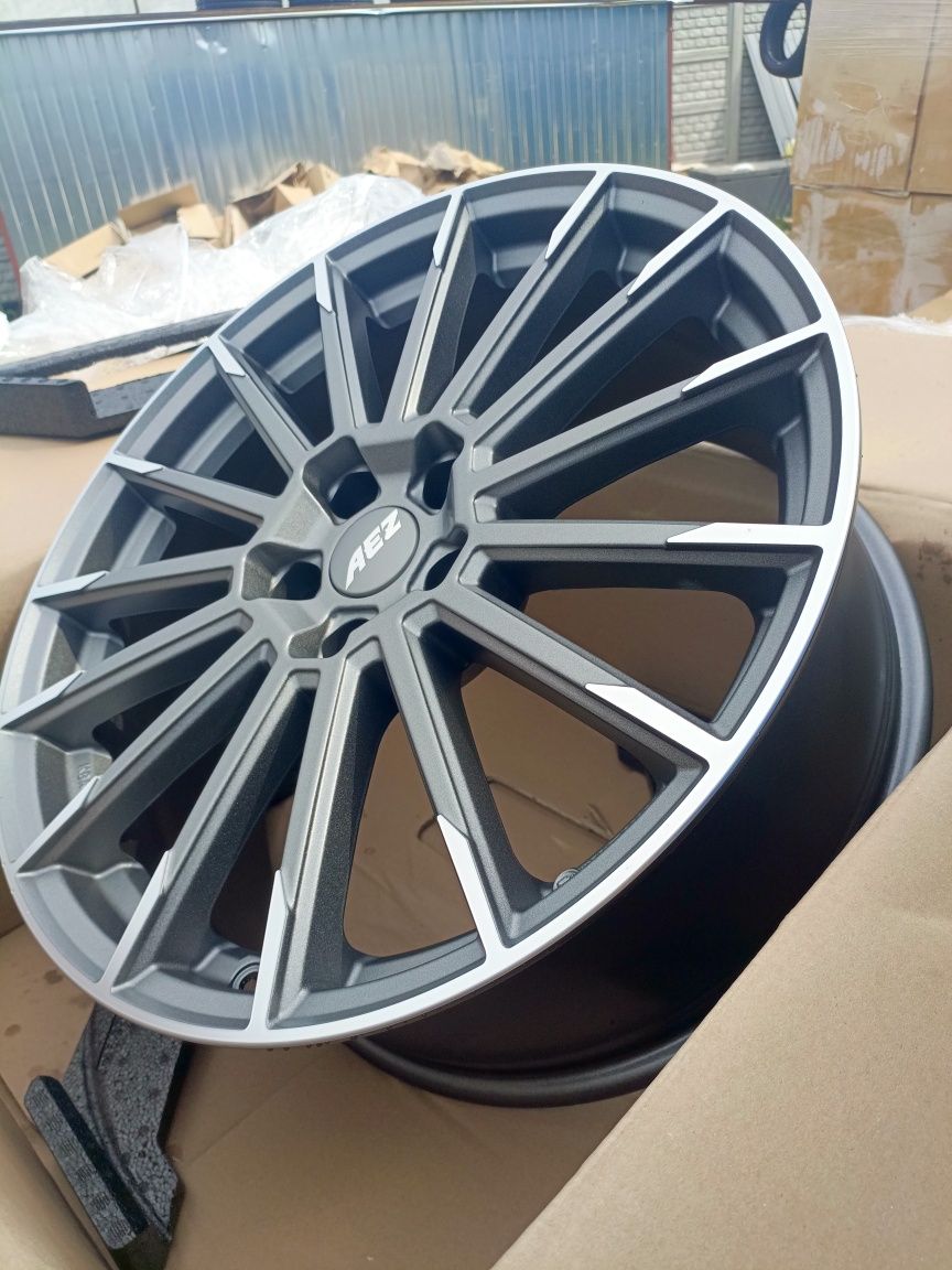 Nowe felgi aluminiowe Aez 5x114,3 et38 8,5jx19 Toyota honda