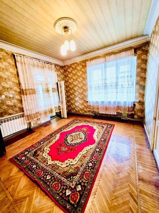 Продам елітну трикімнатну квартиру в центрі міста - 100 м².