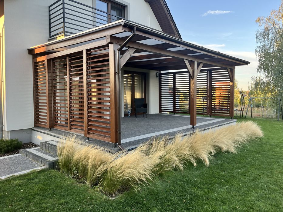 Pergola ruchome deseczki zadaszenie tarasu shuttersy