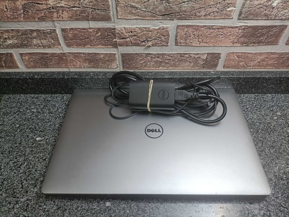 Dell XPS 15 9550 core i5 RAM 8gb SSD 1Terabyte