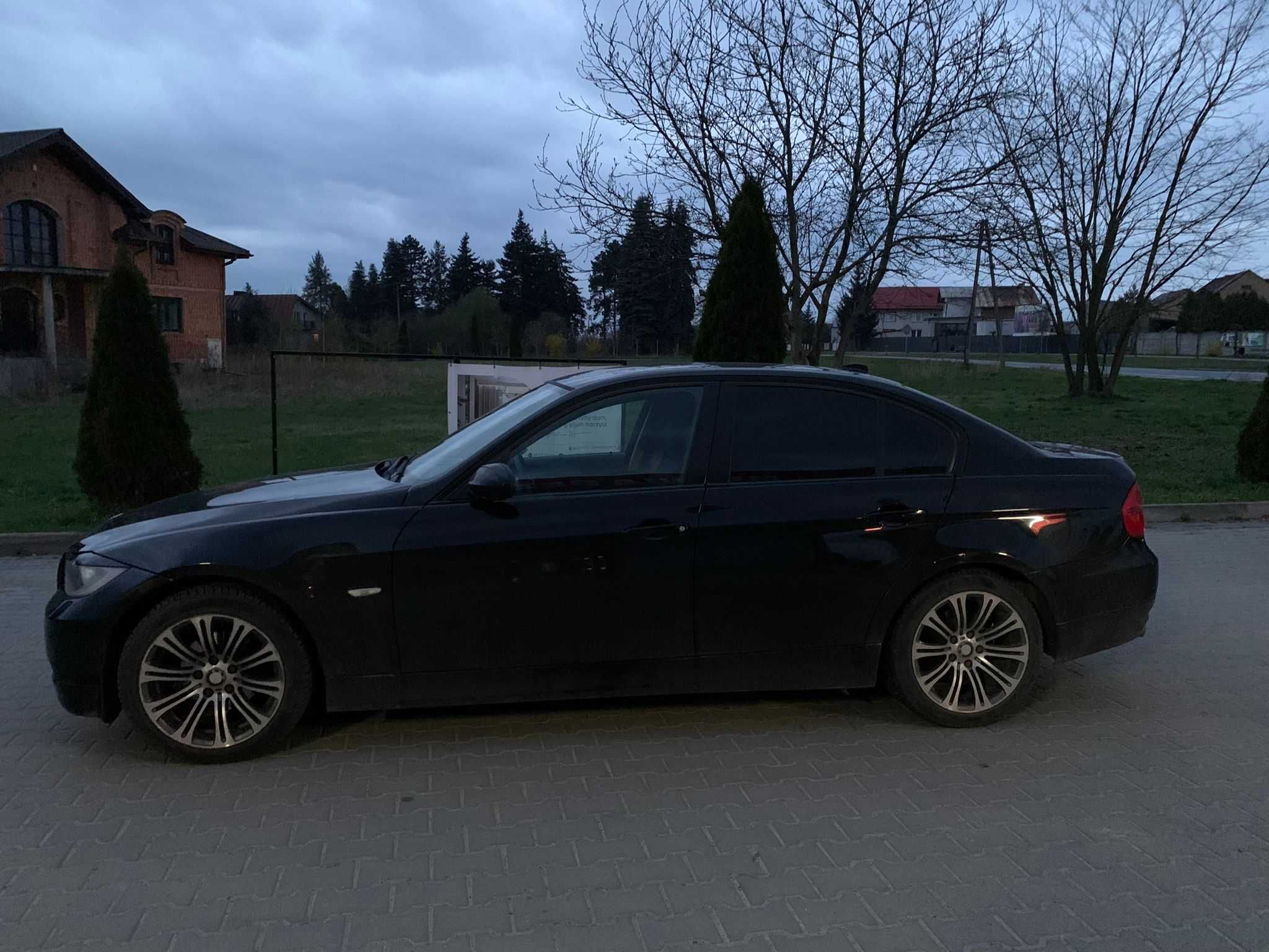 BMW E90 320i benzyna