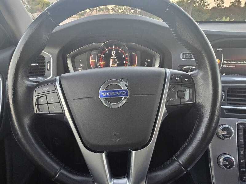 2017 Volvo V60 Cross Country