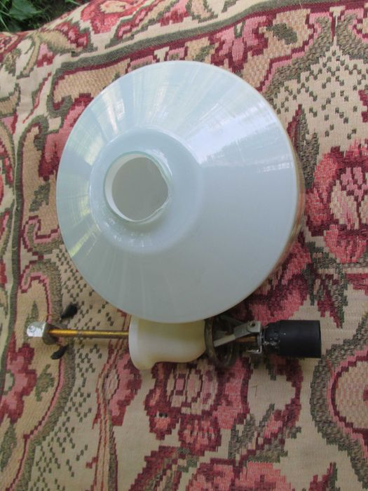 Светильник потолочный.